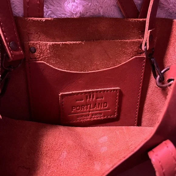 Portland Leather large tote AND wallet!
Chestnut color, perfect condition - Picture 7 of 8